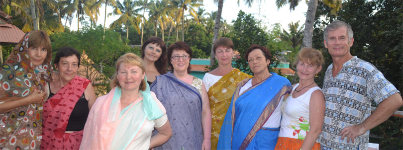 Участники семинара "Ауры" в Индии в ноябре 2014 года.