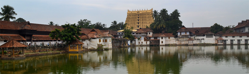 Падманабасвами храм и водоем для совершения омовений.